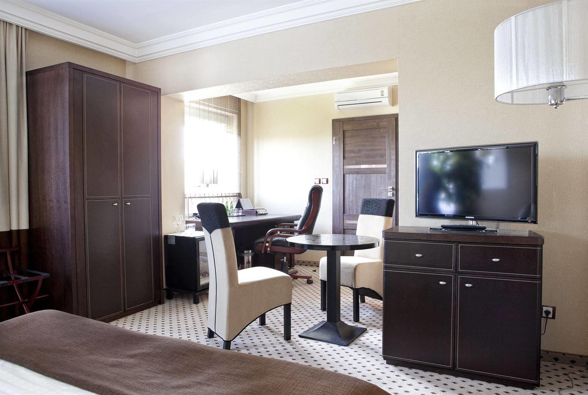 M Hotel Sosnowiec Extérieur photo